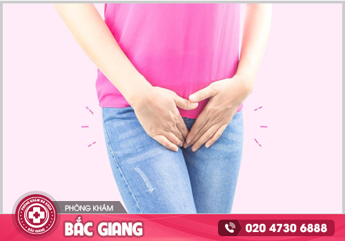 Vùng kín nổi mụn ra khí hư bất thường có nguy hiểm không?