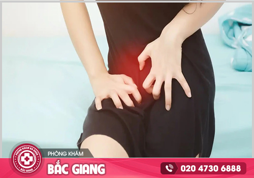 Làm sao khi bị ngứa vùng kín ra huyết trắng?